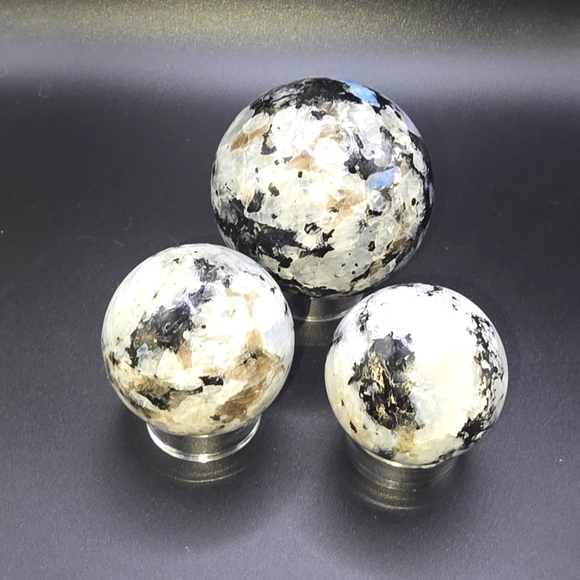 COPY - Set of 3 Moonstone Crystal Spheres - Picture 3 of 9